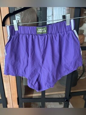Daily Drills Super Bounce Side Stripe Shorts logo workout run athletic patch